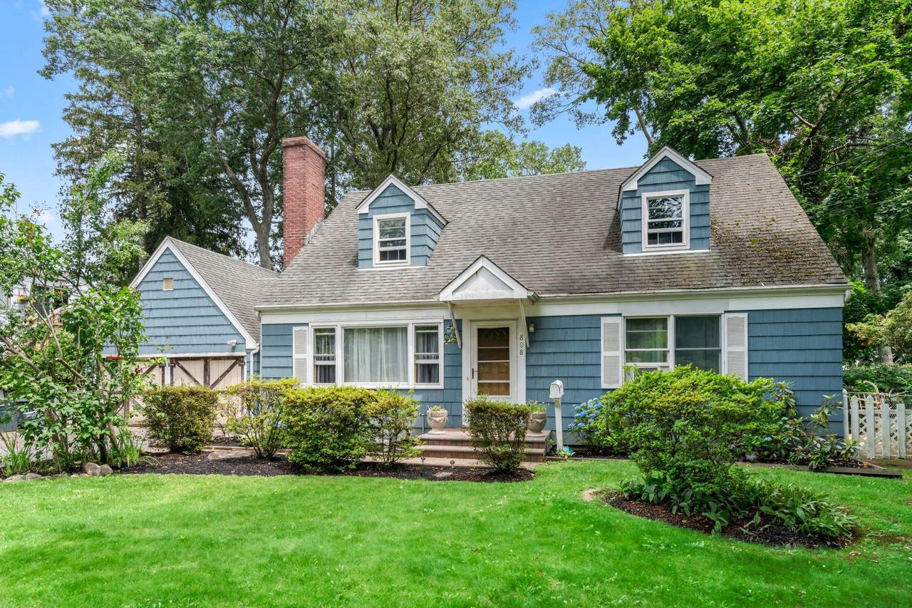 808 4th Street - Photo 1