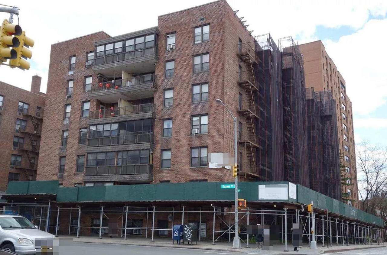 138-70 Elder Avenue - Photo 1
