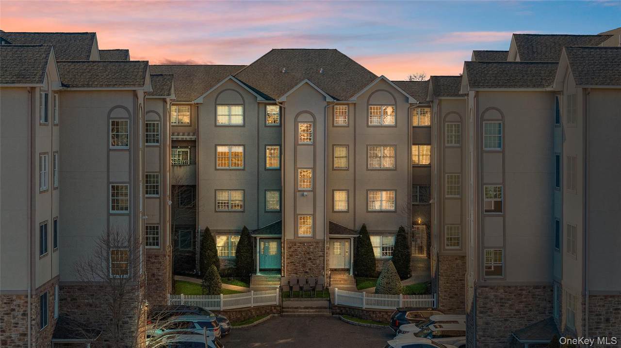 3314 Parkview Drive - Photo 1