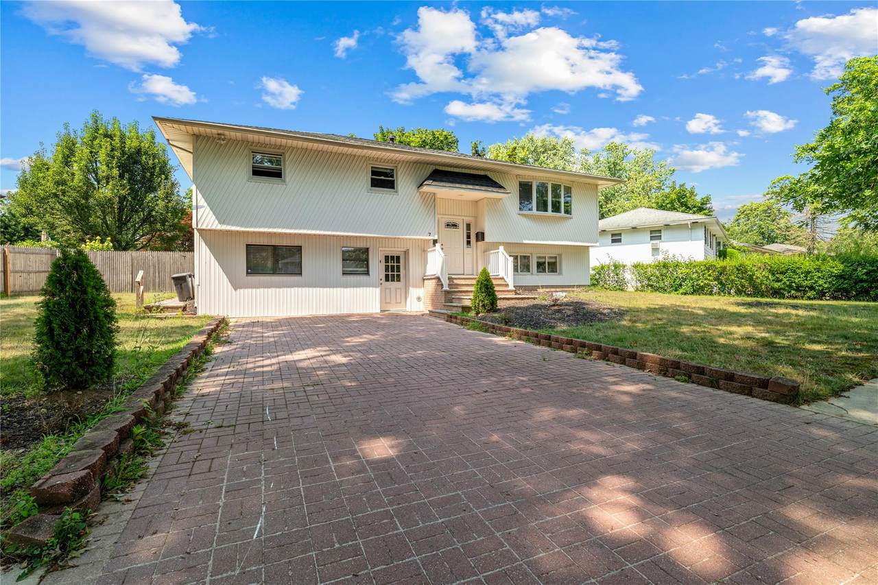 7 Pierre Drive - Photo 1