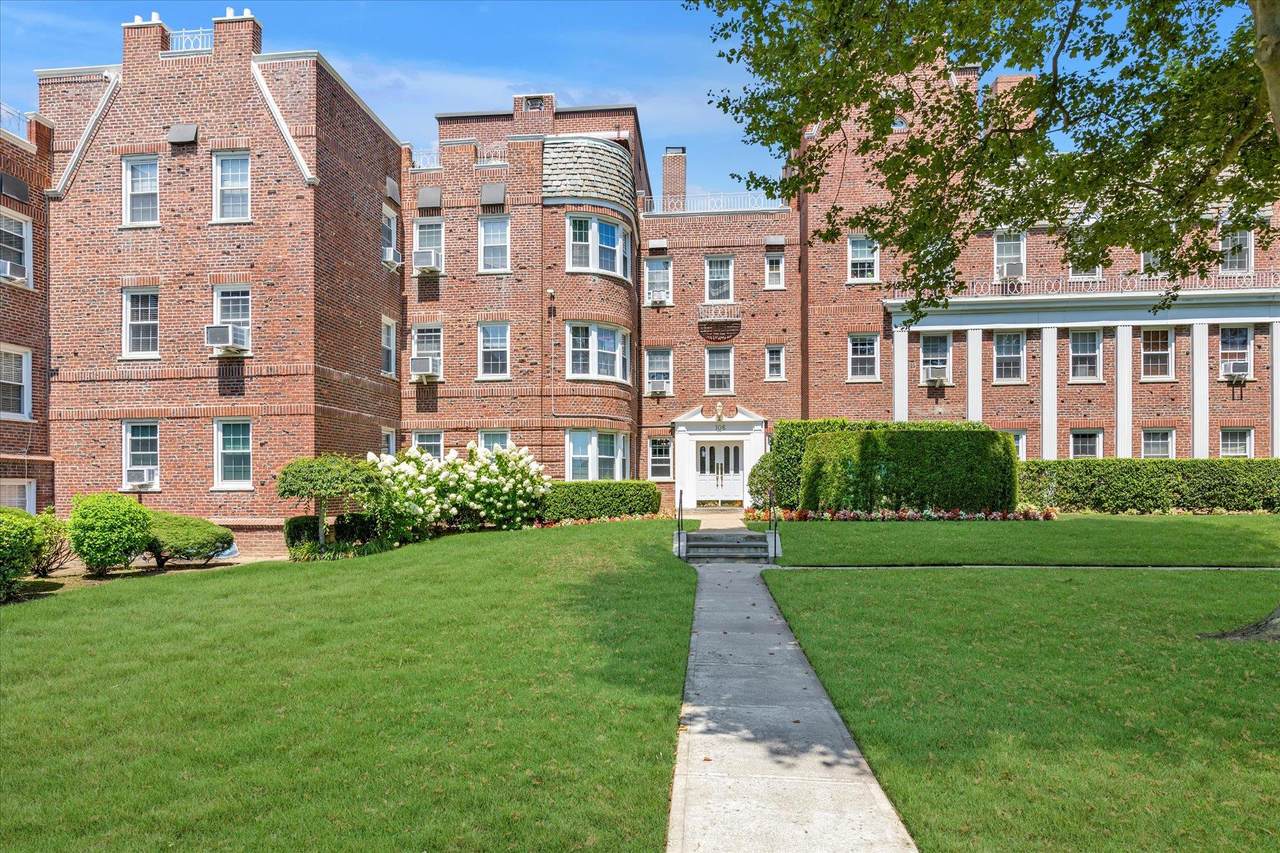 106 Village Avenue - Photo 1