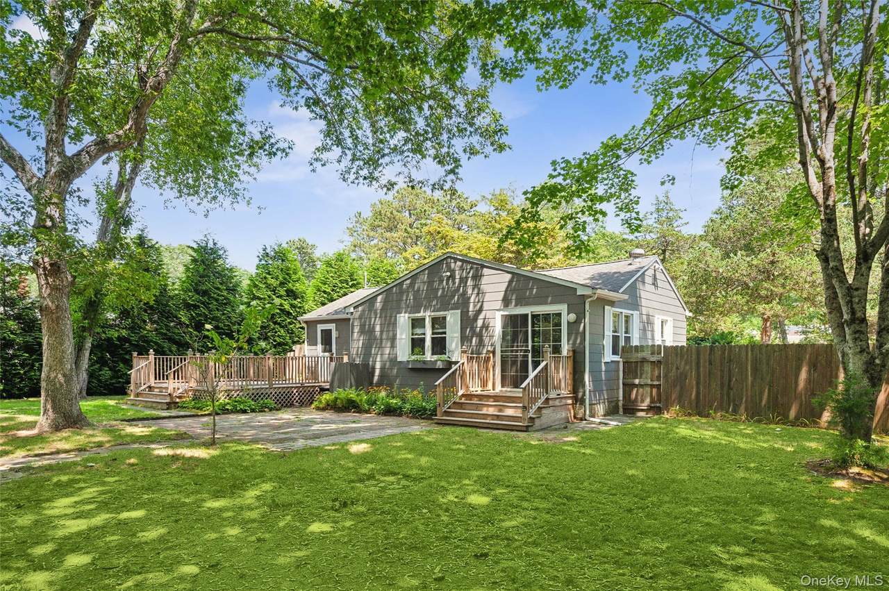 4 End Avenue - Photo 1