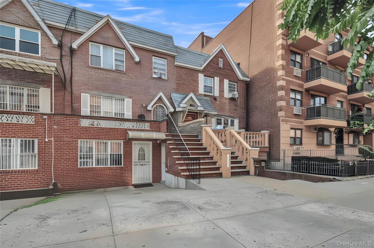 52-22 Van Loon Street - Photo 1