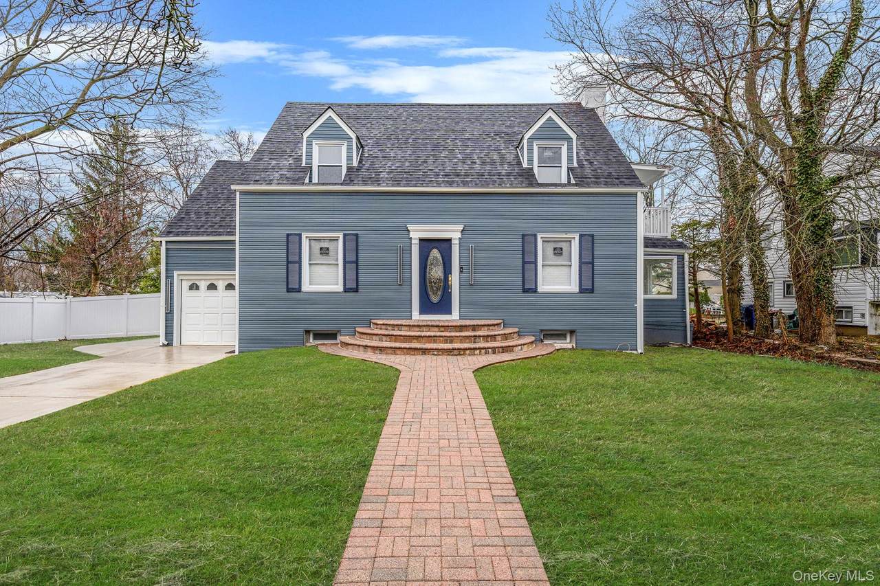 255 Moore Avenue - Photo 1