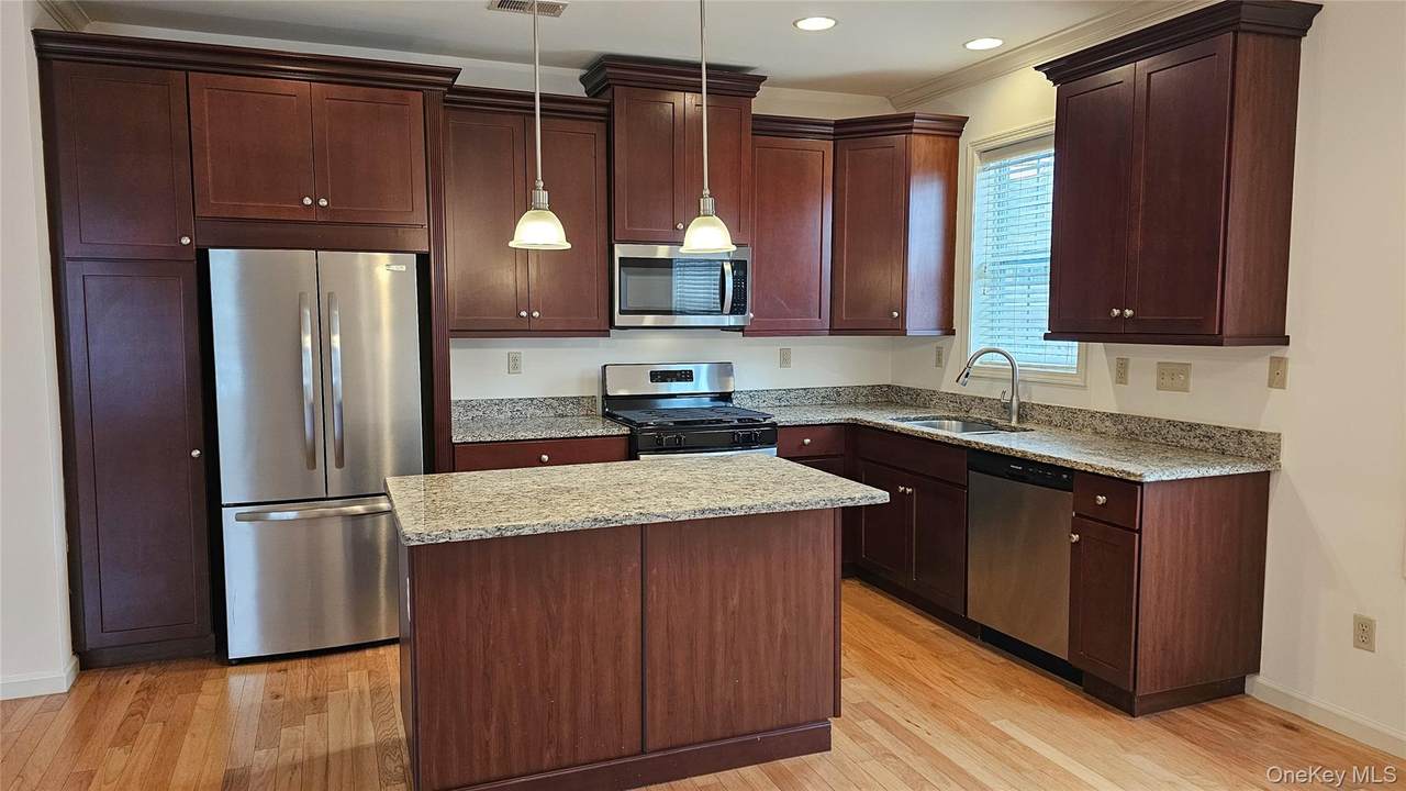 304 Canter Court - Photo 1