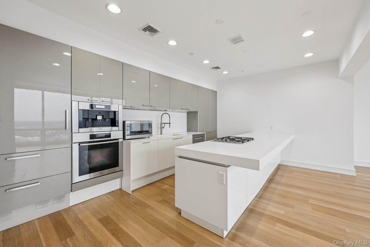 1 Renaissance Square - Photo 1