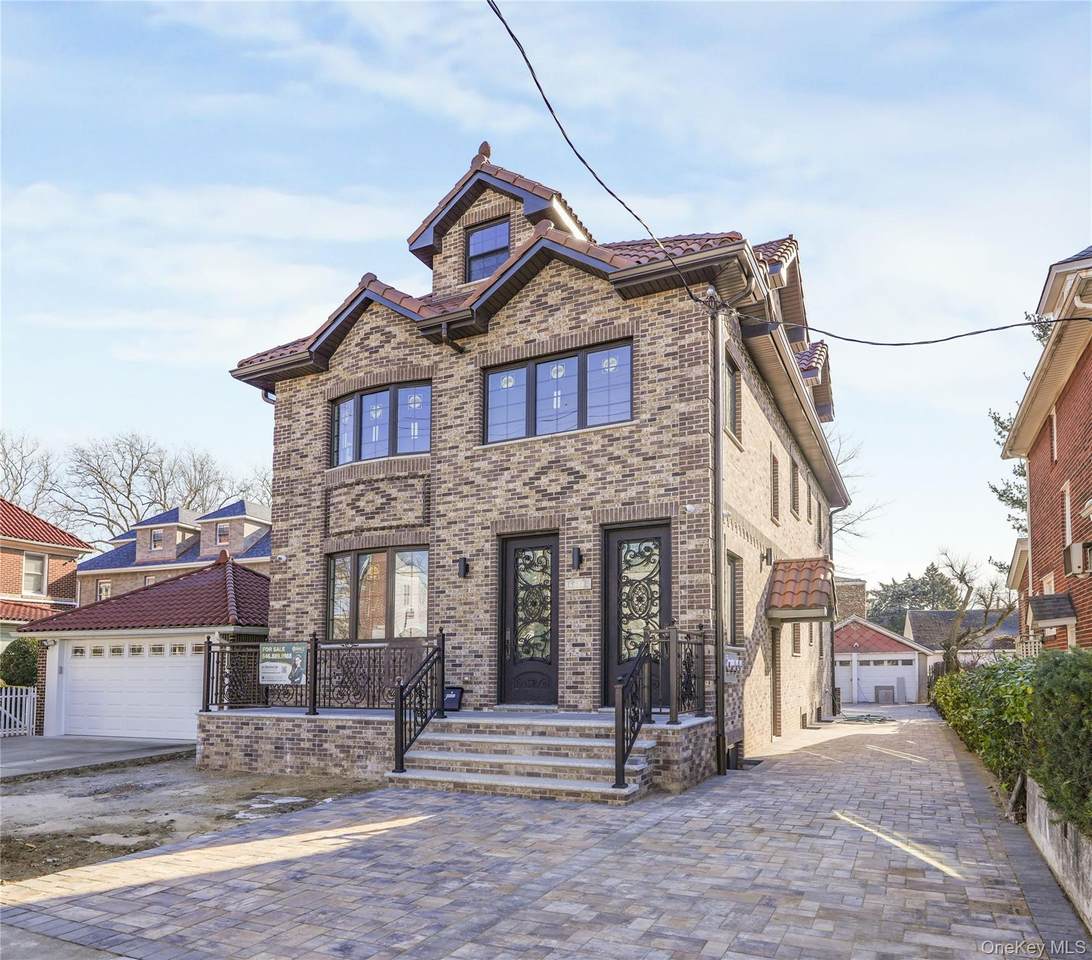 146-18 Laburnum Avenue - Photo 1