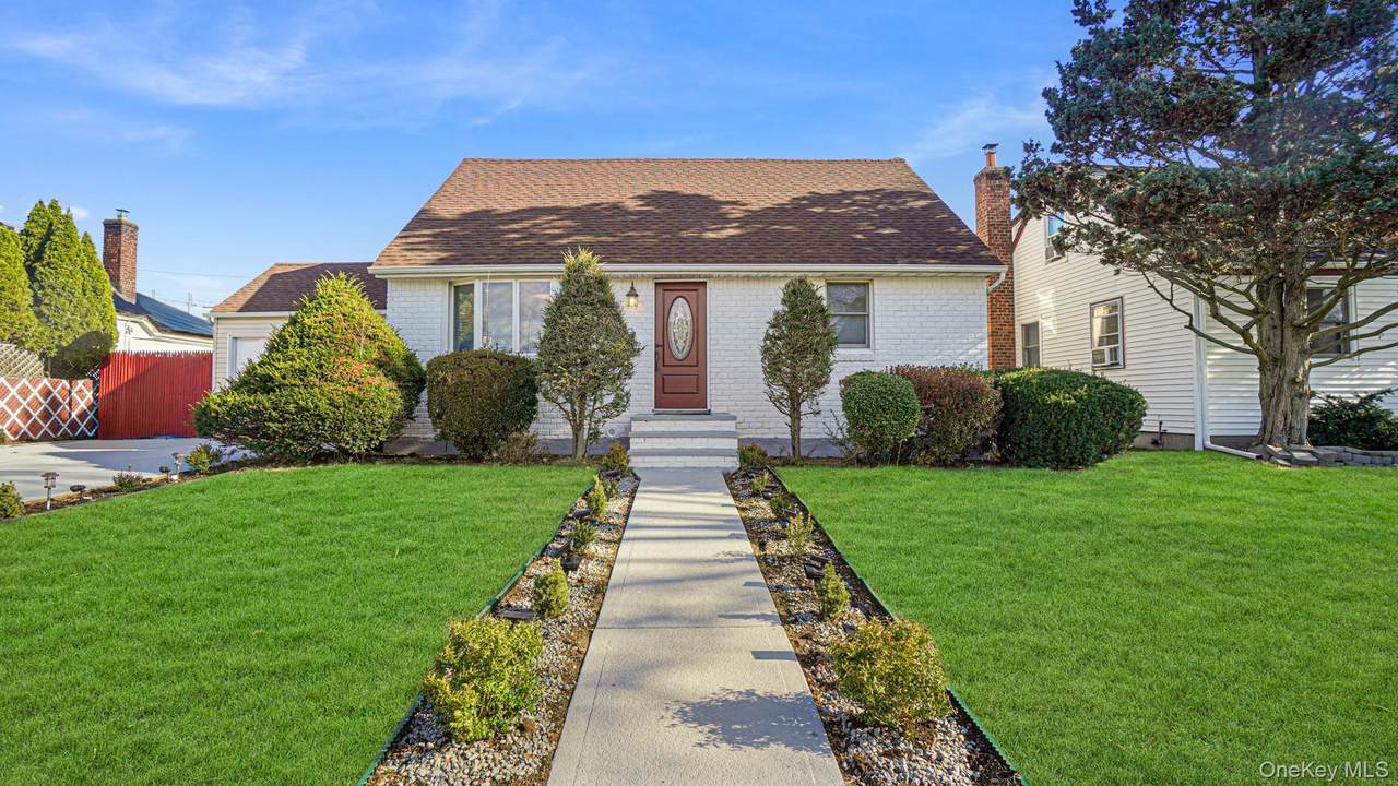 21 Linden Boulevard - Photo 1