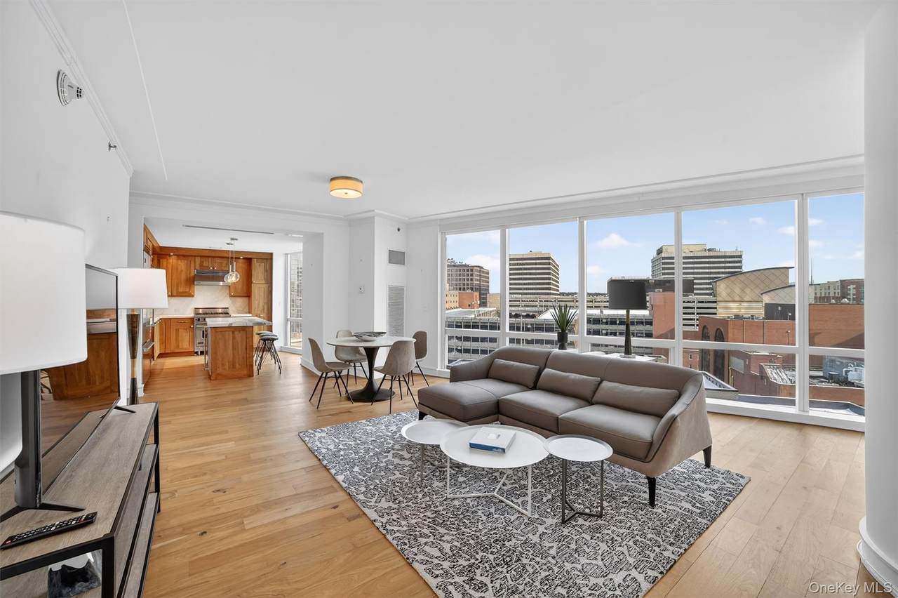 5 Renaissance Square - Photo 1