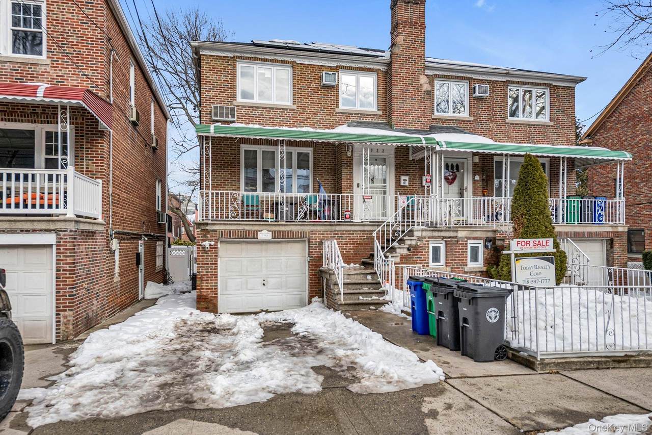 1922 Hering Avenue - Photo 1