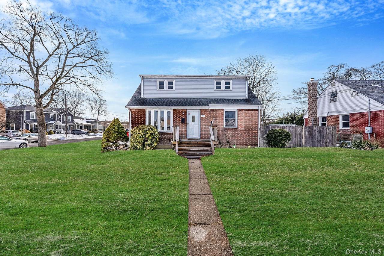 526 Albert Street - Photo 1