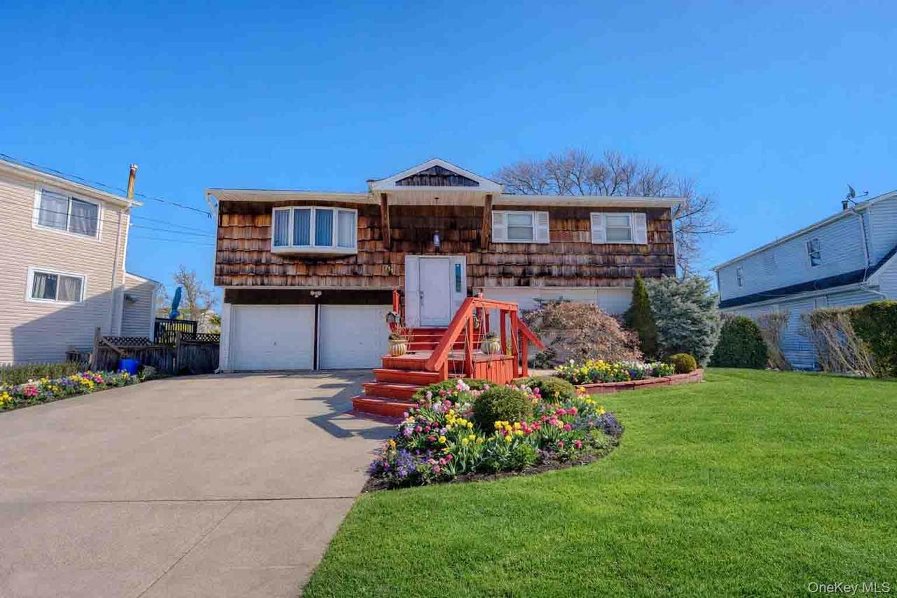 711 Bayview Avenue - Photo 1