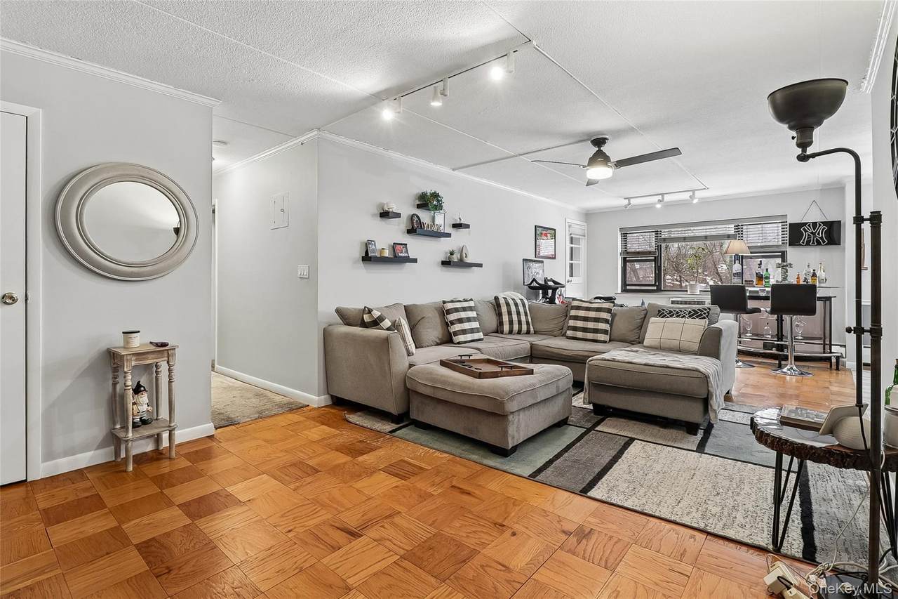 100 Diplomat Drive - Photo 1