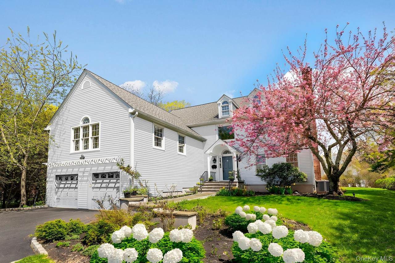 64 Bradford Avenue - Photo 1