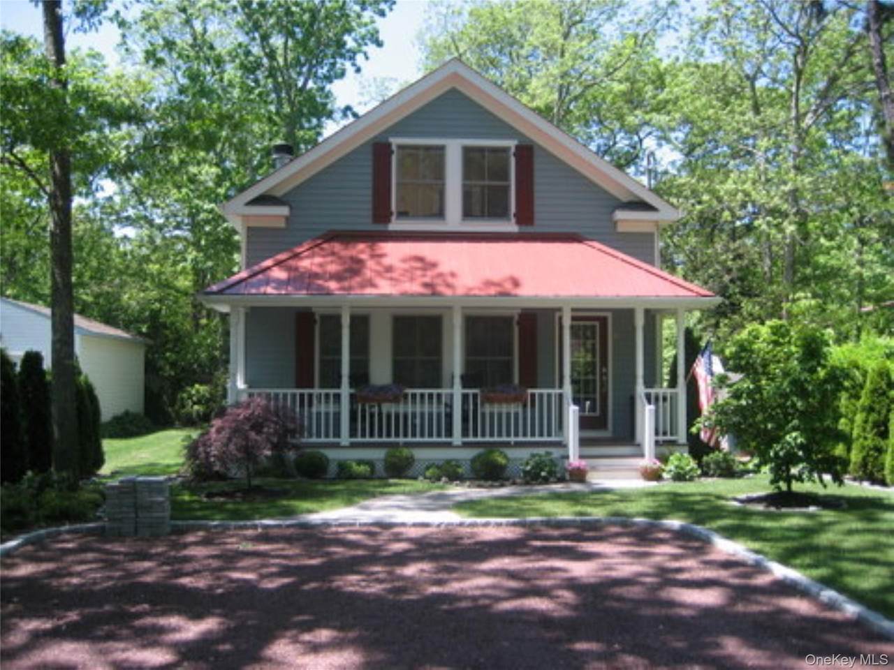 38 Baycrest Avenue - Photo 1