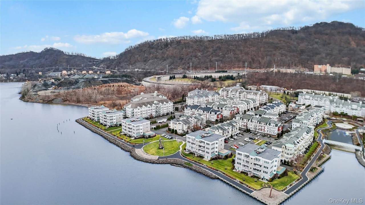 3 Harbor Pointe Drive - Photo 1