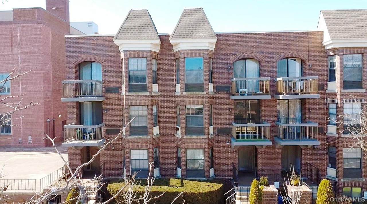 7124 164th Street - Photo 1