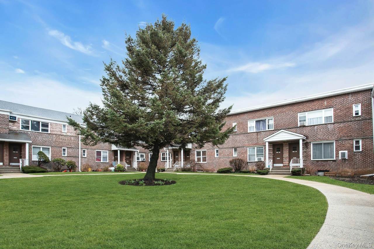 198-28 Pompeii Avenue - Photo 1