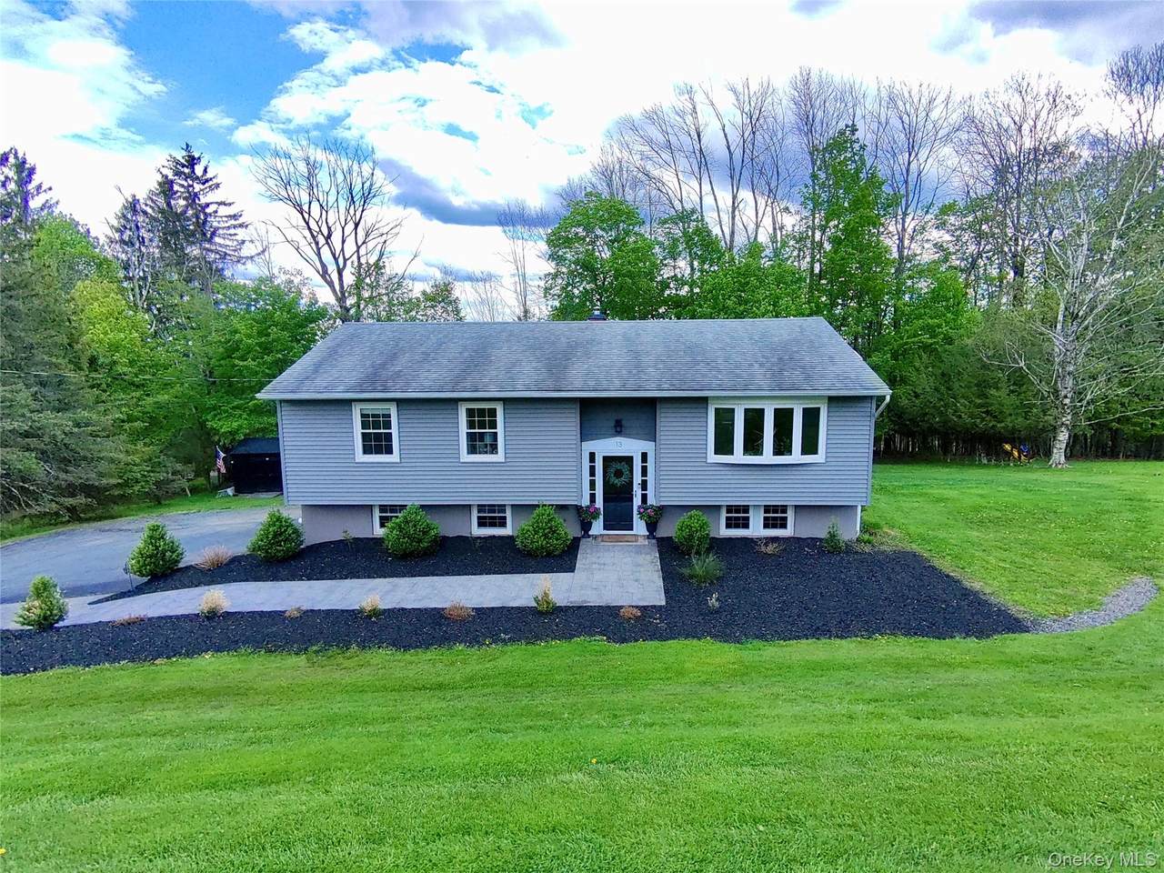 13 Thomas Avenue - Photo 1