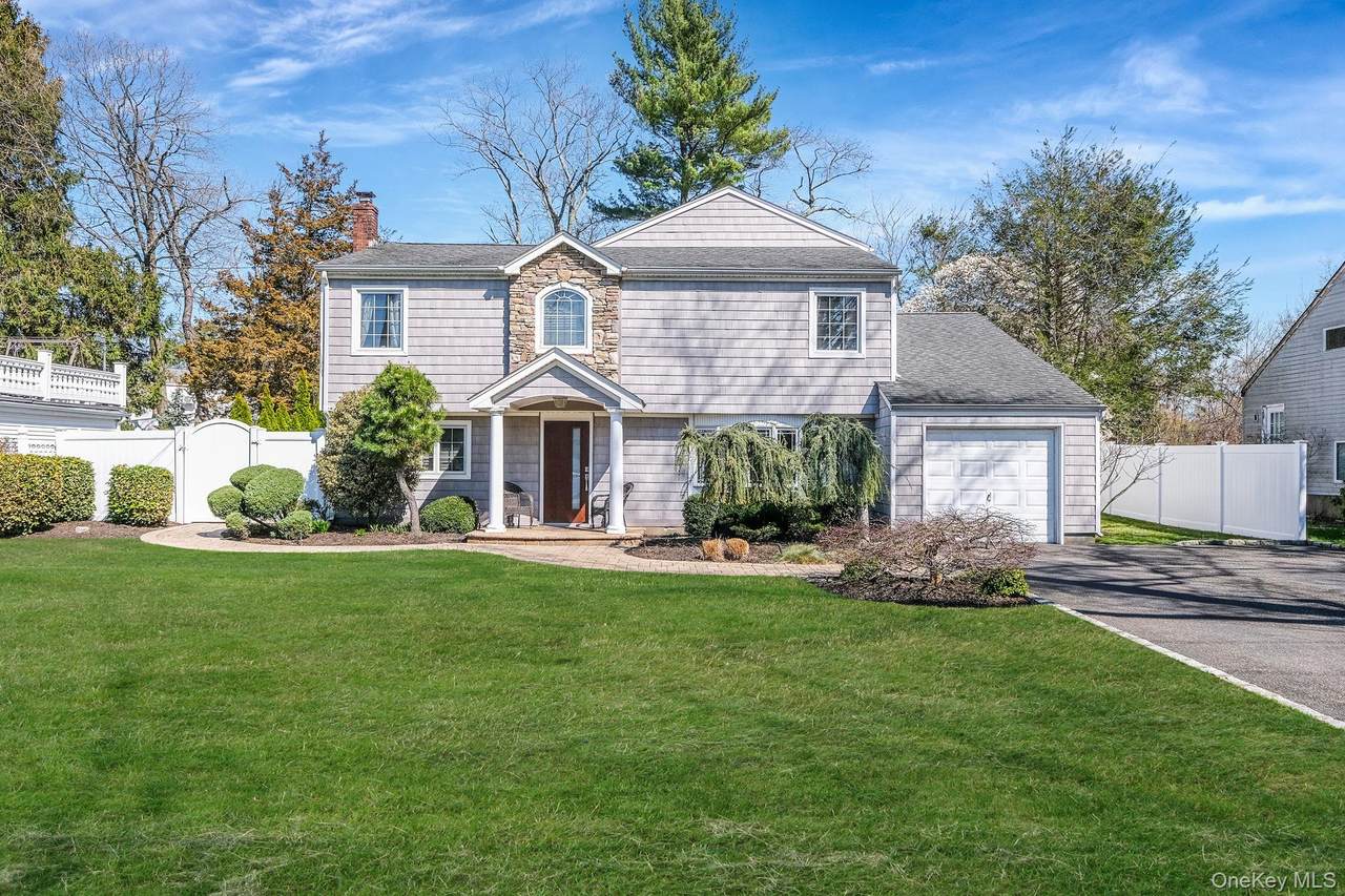43 Hallock Avenue - Photo 1