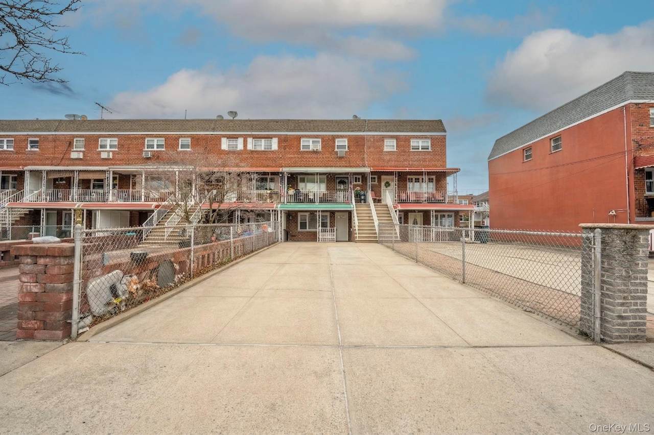 264 Throgs Neck Boulevard - Photo 1