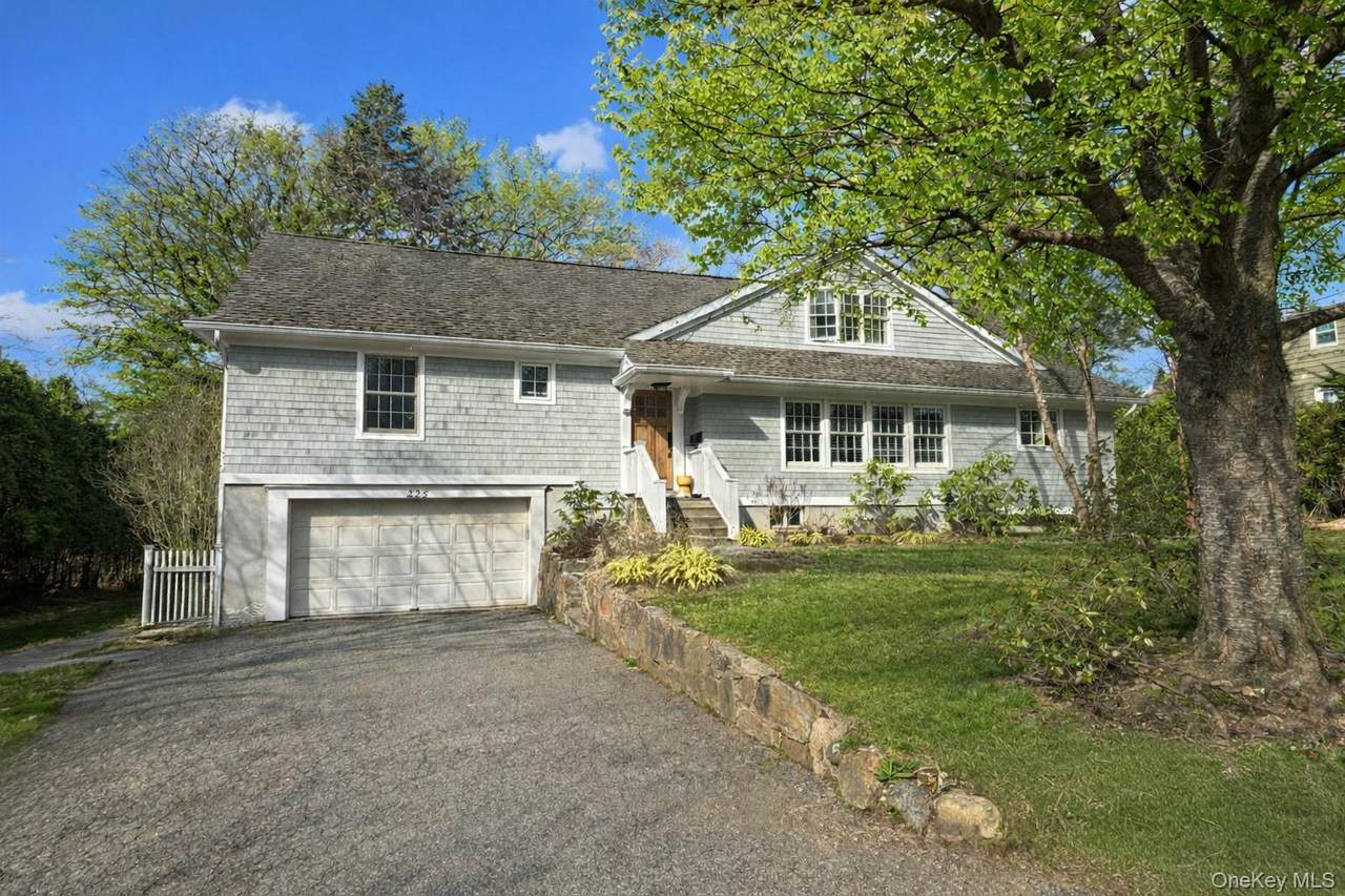 225 Barry Avenue - Photo 1