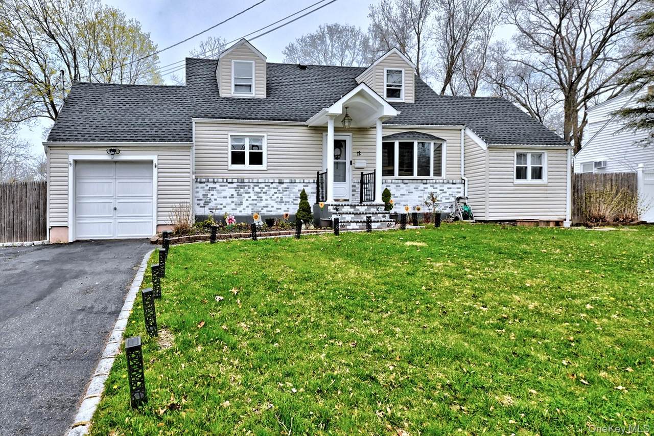 12 Bruce Lane - Photo 1