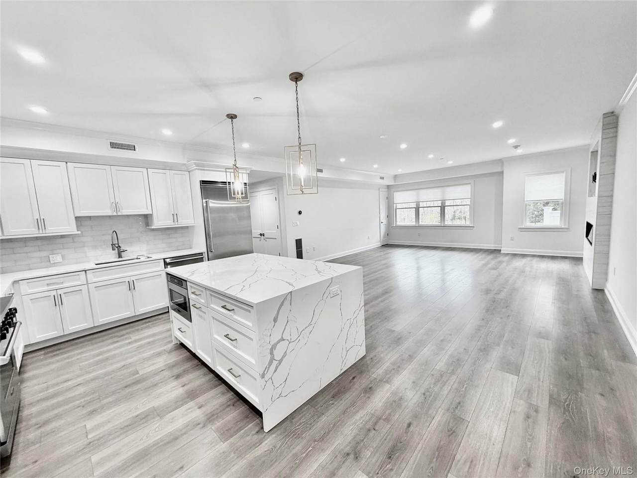 585 Main St - Photo 1