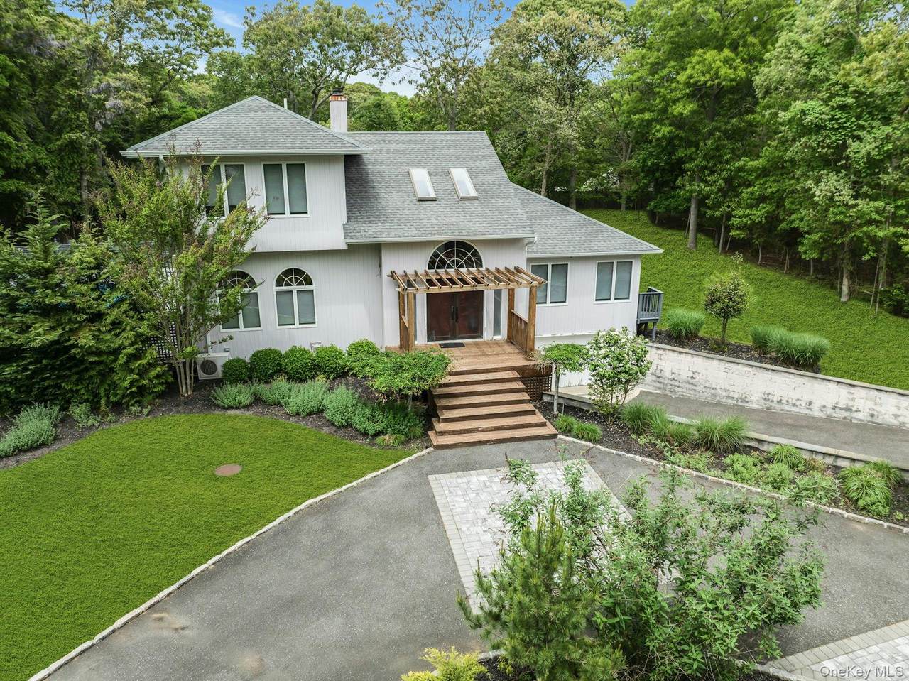 35 Bay Avenue - Photo 1