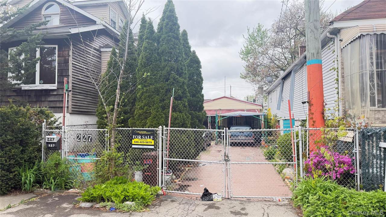 227 Stephens Avenue - Photo 1