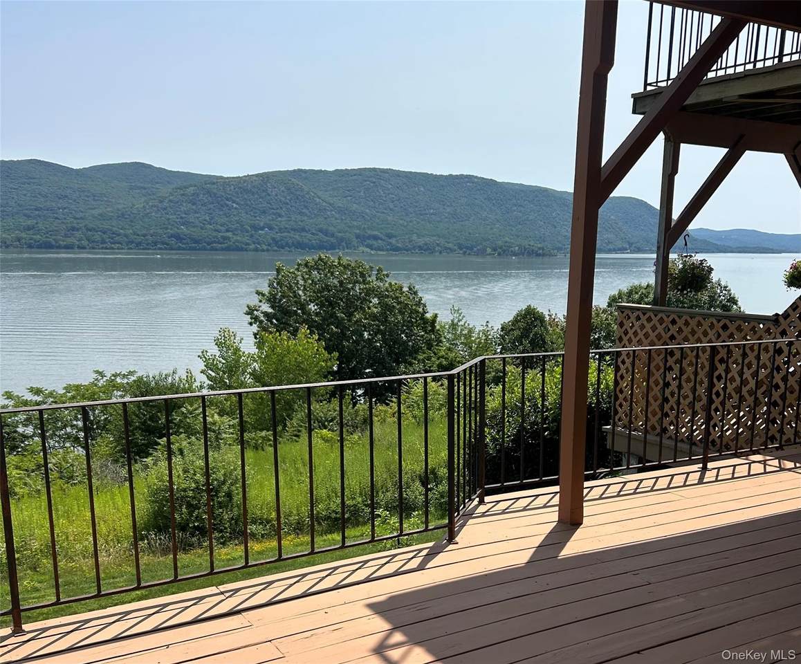 739 Hewitt Lane - Photo 1