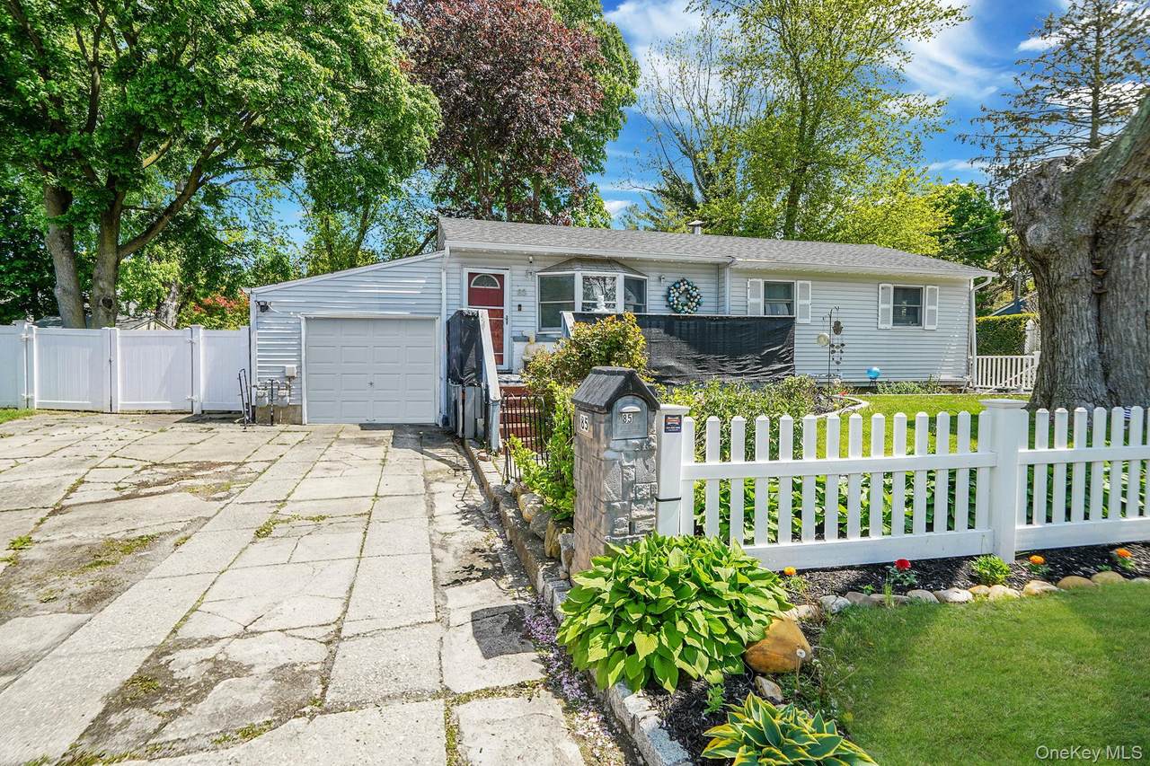 85 Applegate Drive - Photo 1