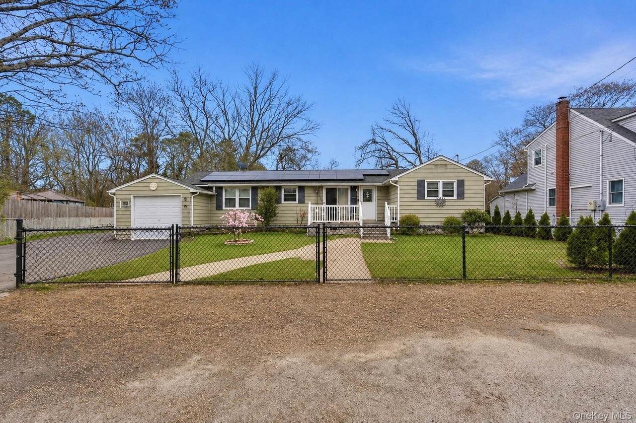162 Parkwood Drive - Photo 1