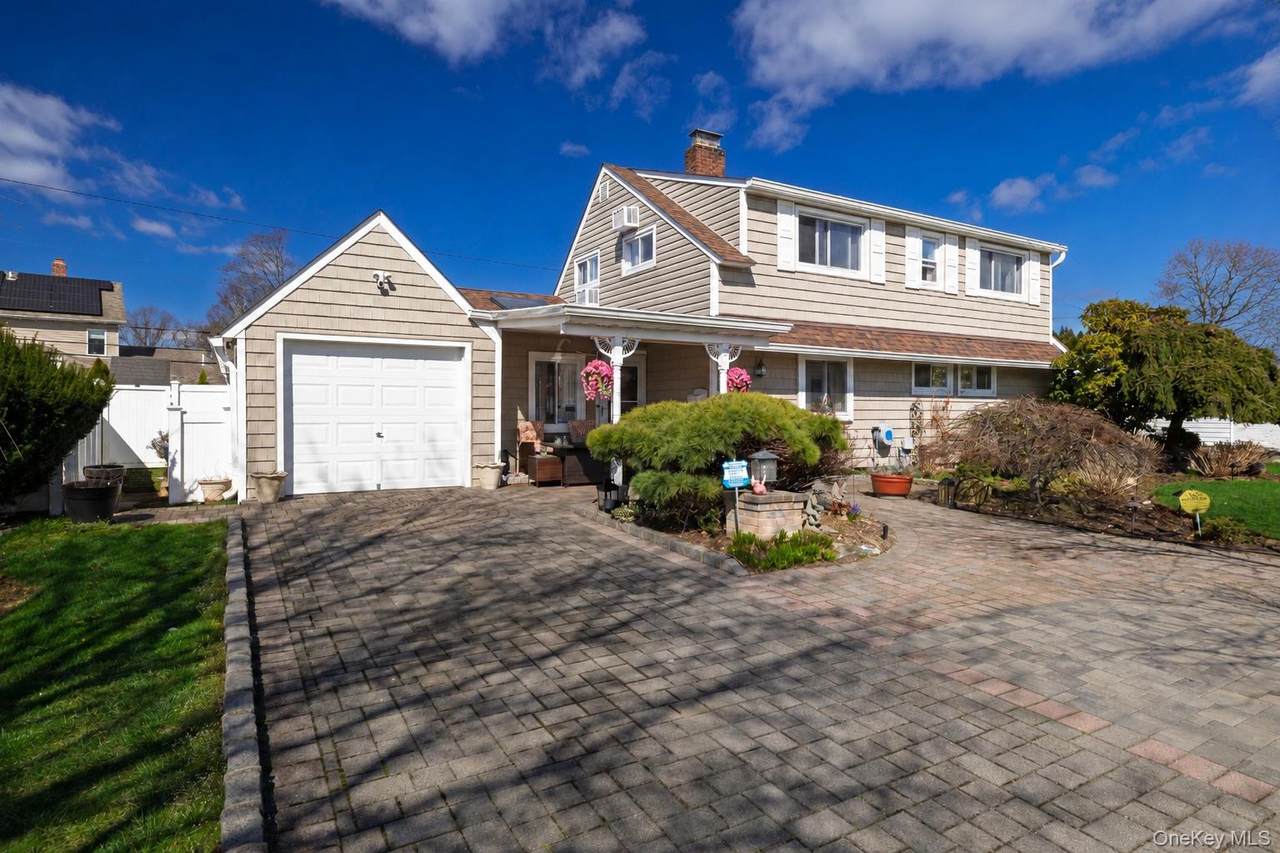 12 Link Lane - Photo 1