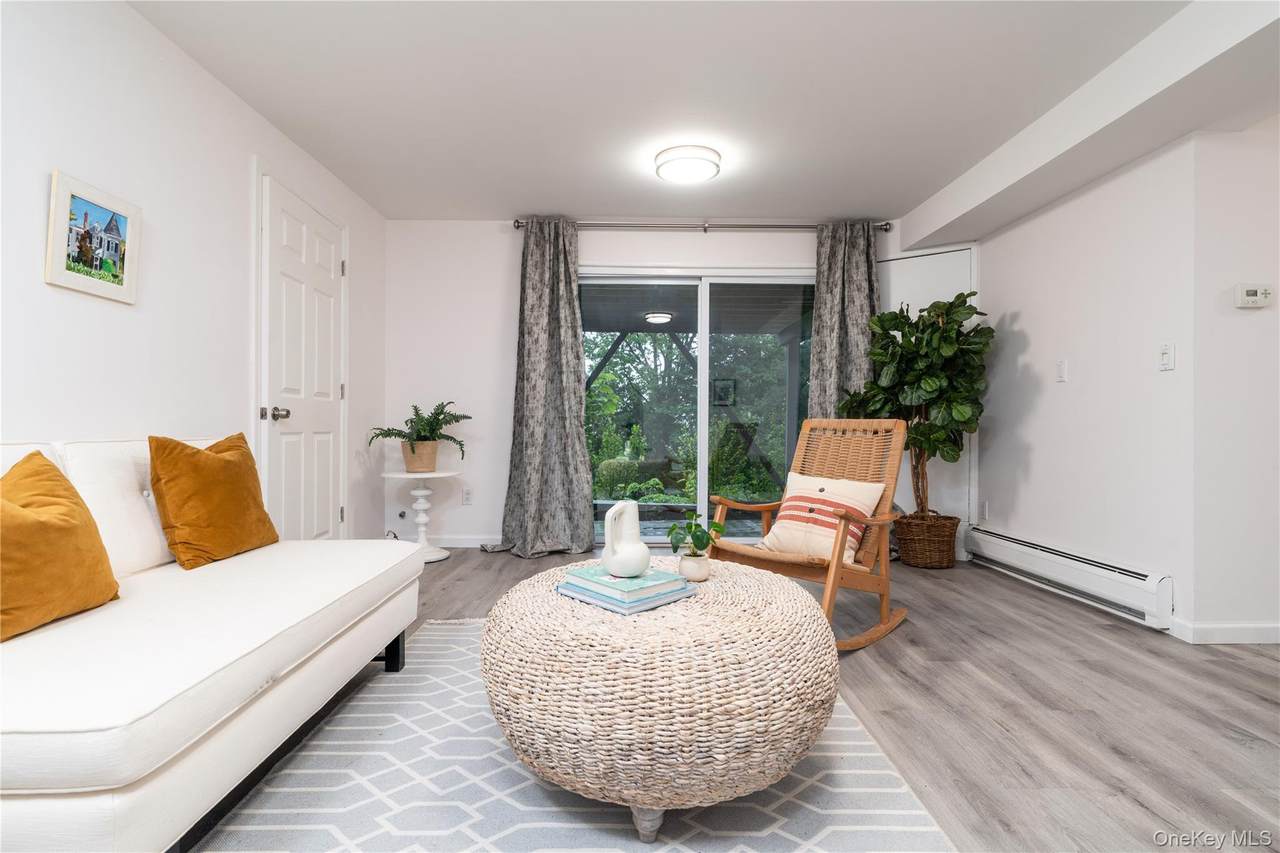 1095 Route 9W - Photo 1