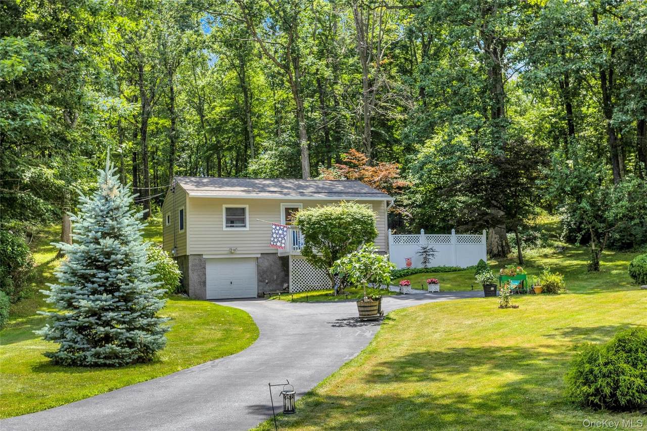577 Wood Road - Photo 1