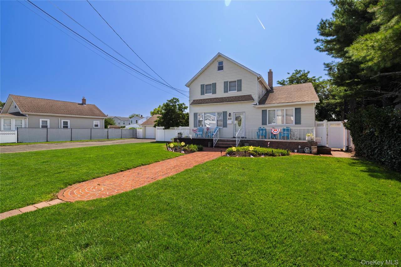 619 6th Street - Photo 1