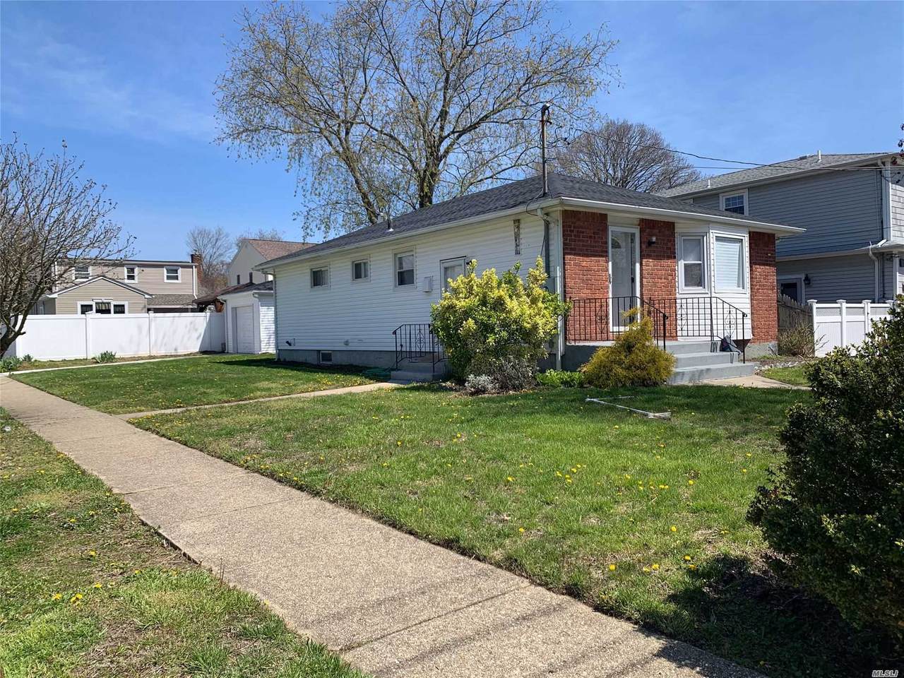 153 Queens Avenue - Photo 1 153 Queens Avenue - Photo 1