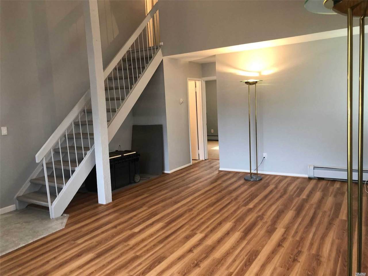 24 Mercury Ave - Photo 1