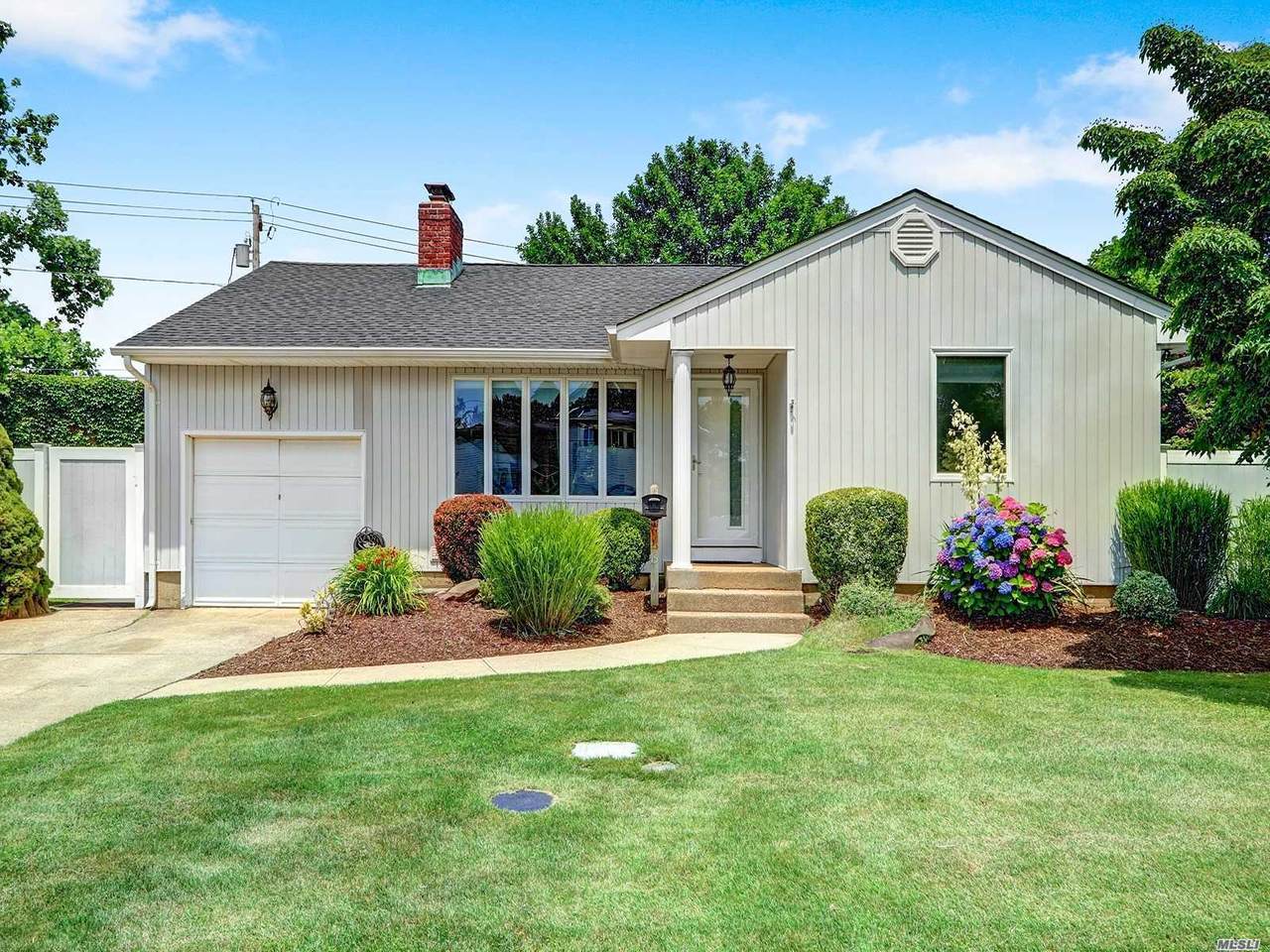 15 Newmarket Road - Photo 1