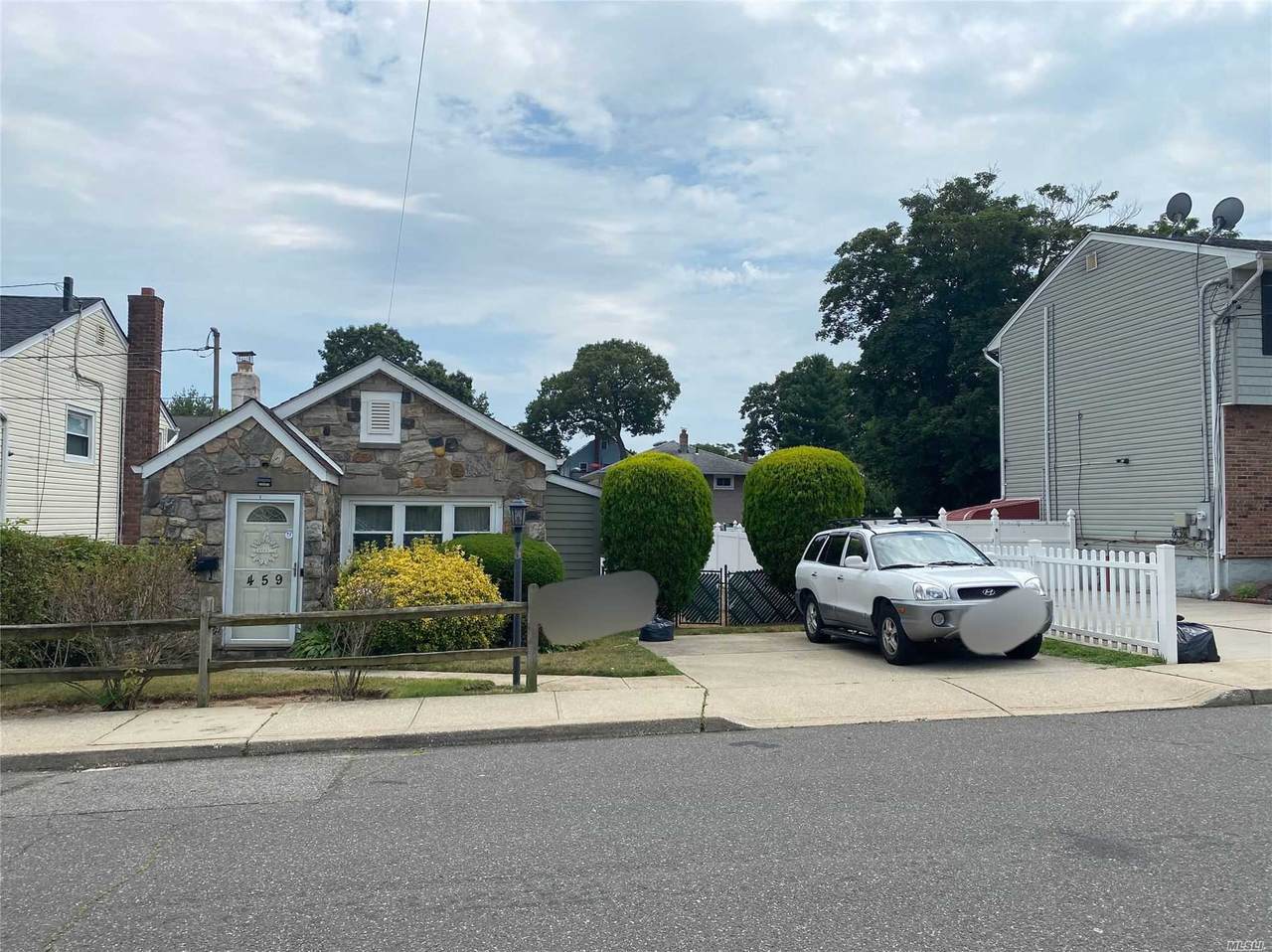 459 Louis Avenue - Photo 1
