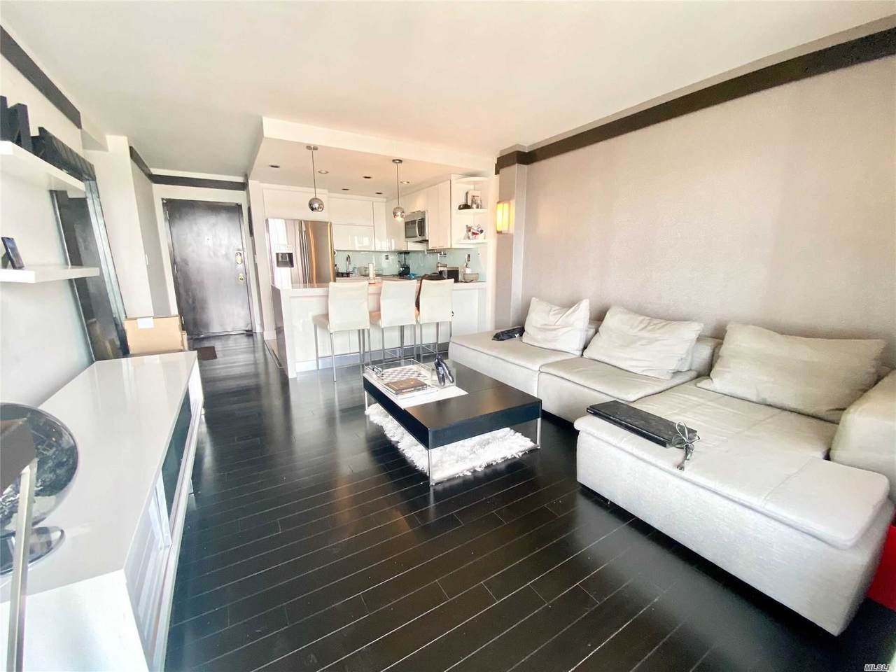 25-40 Shore Boulevard - Photo 1