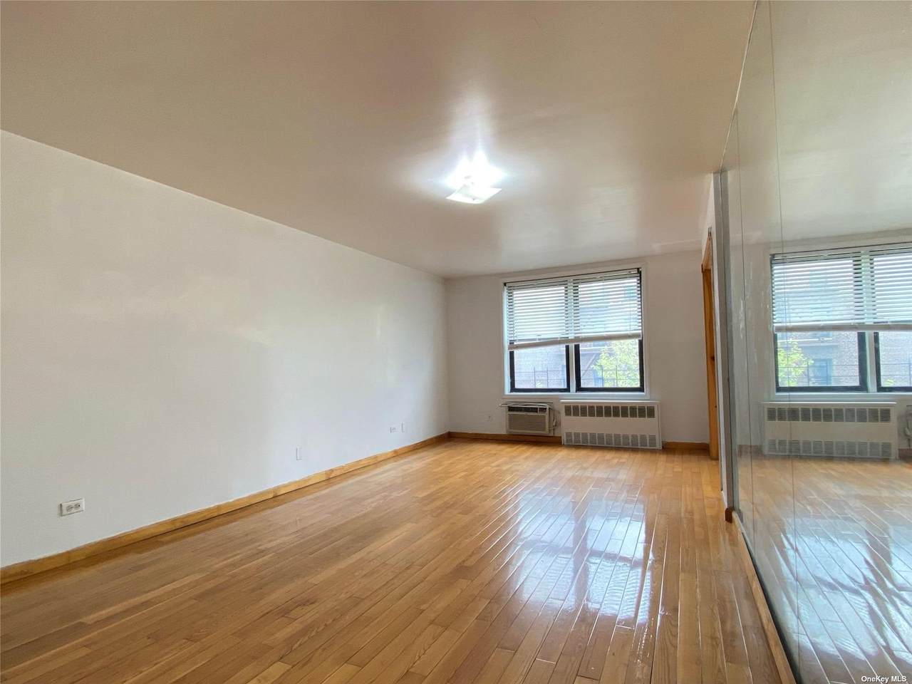 35-20 Leverich Street - Photo 1