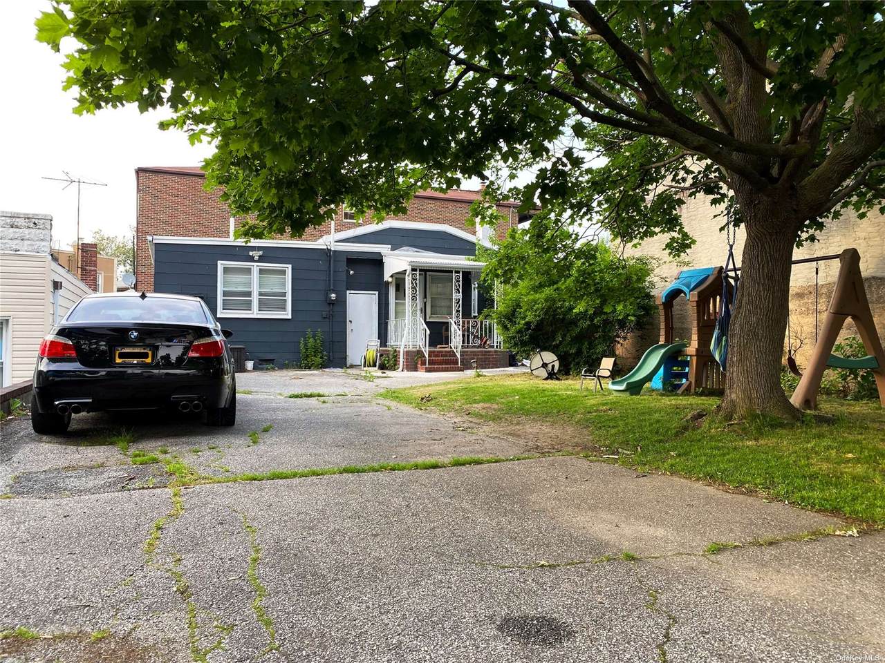 70-15 Ditmars Boulevard - Photo 1
