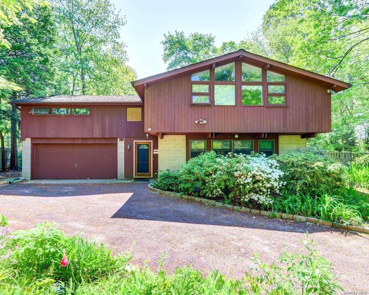 21 Hewitt Boulevard - Photo 1