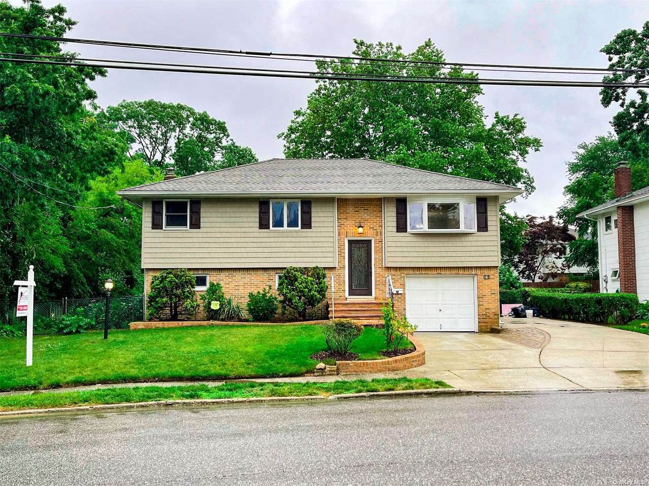 106 Copiague Place - Photo 1