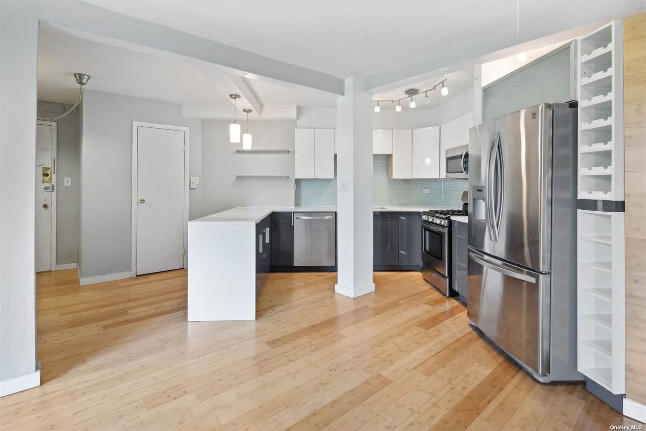 60-11 Broadway - Photo 1