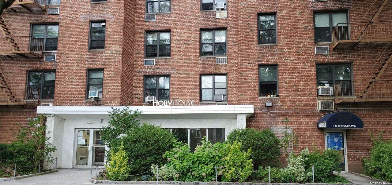 140-15 Holly Avenue - Photo 1