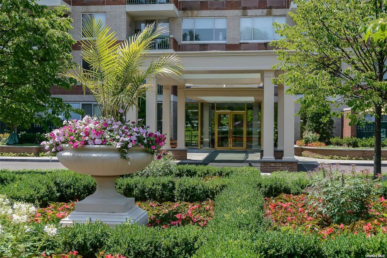 100 Hilton Avenue - Photo 1