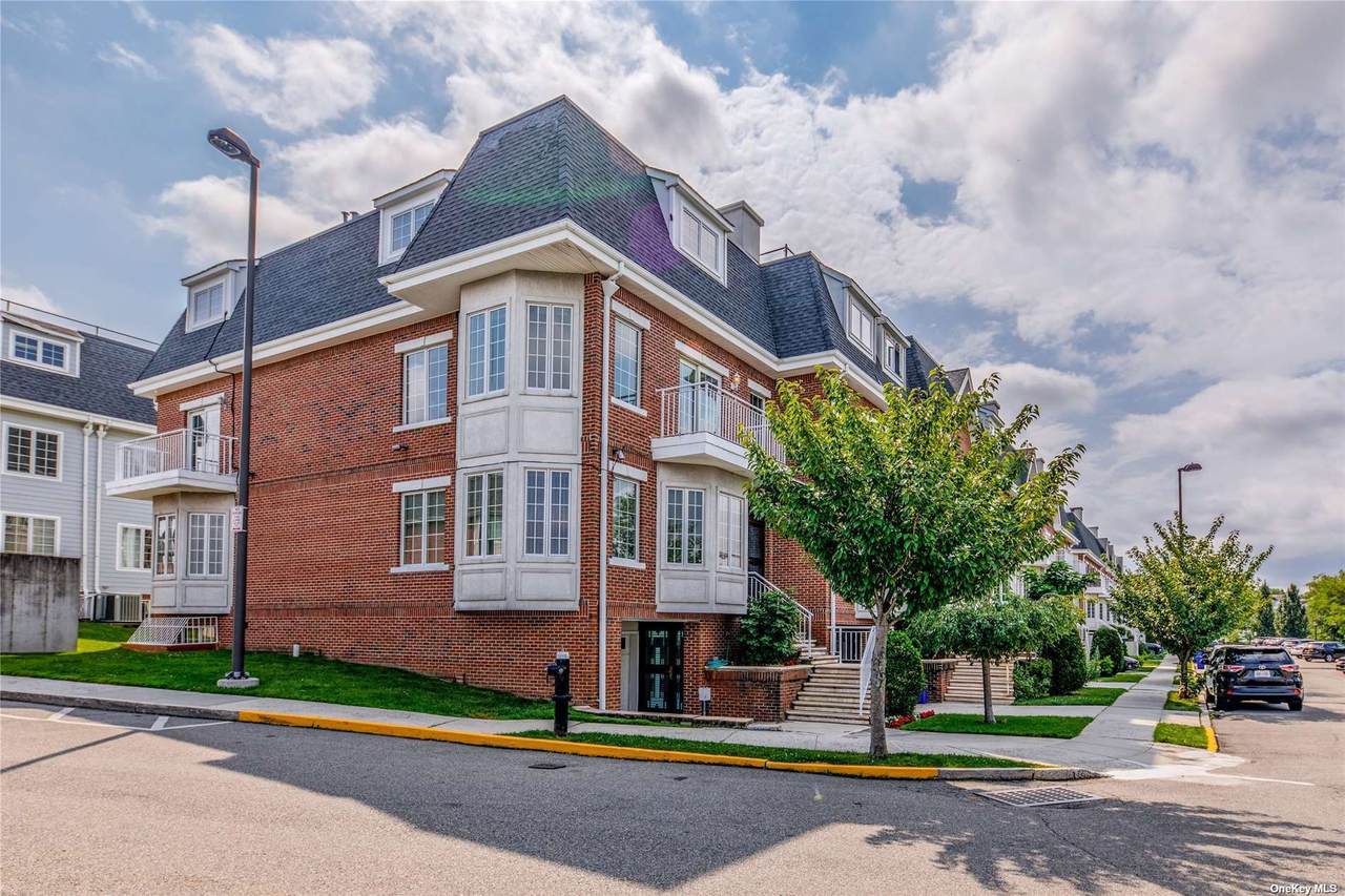 3-25 Park Crescent - Photo 1